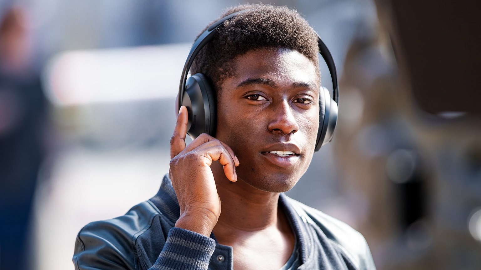 Controlling Bose Noise Canceling Headphones 700 Controlling Bose Noise Canceling Headphones 700