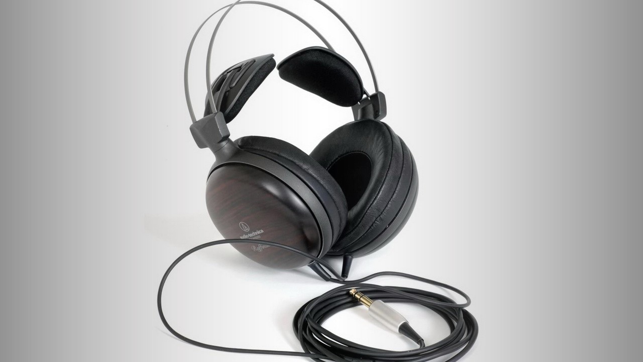 Audio Technica ATH W5000 Dynamic headphones with a closed design