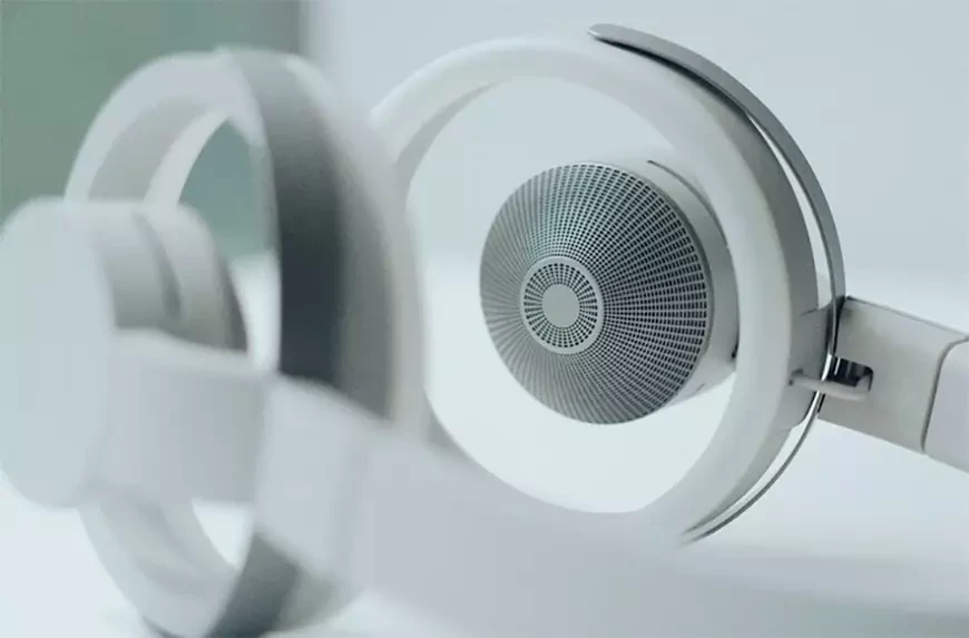 On-ear wireless headphones nwm ONE