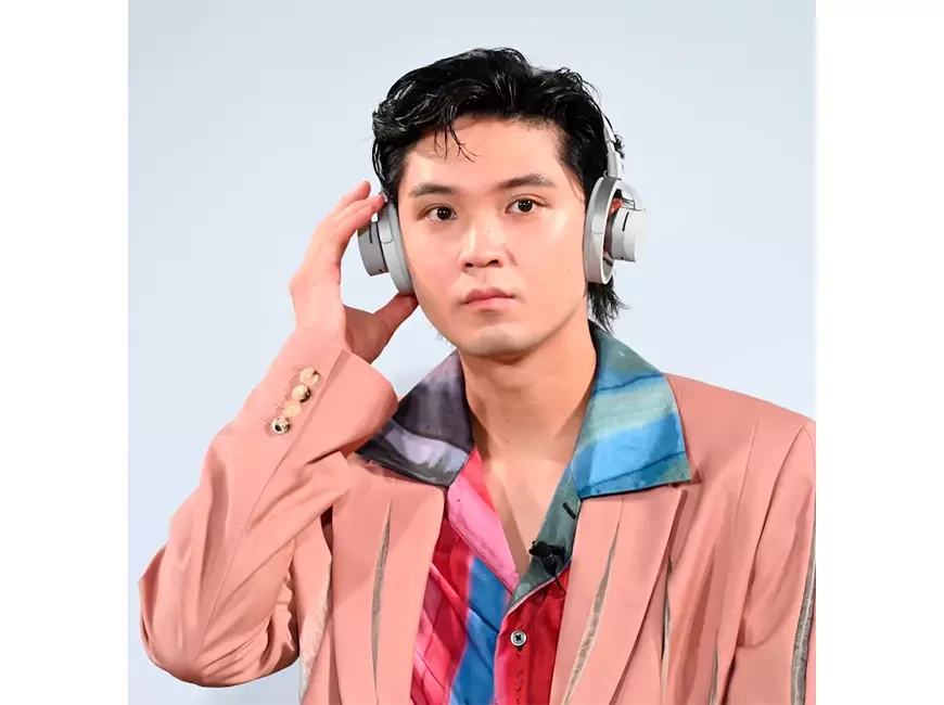  On-ear wireless headphones nwm ONE