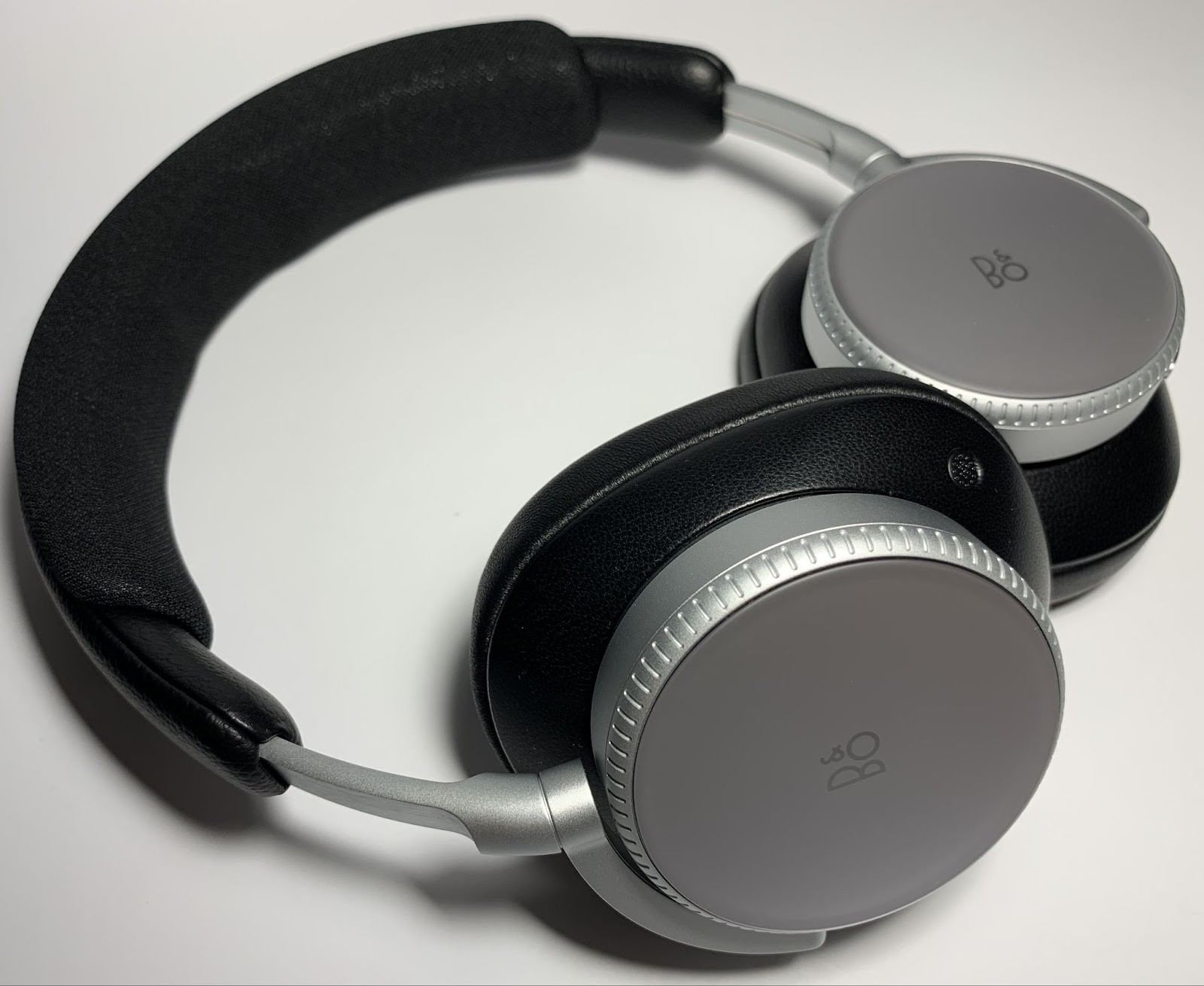 Genre-wise, the headphones turned out to be quite versatile, which, in general, is not surprising, given the brand's philosophy.