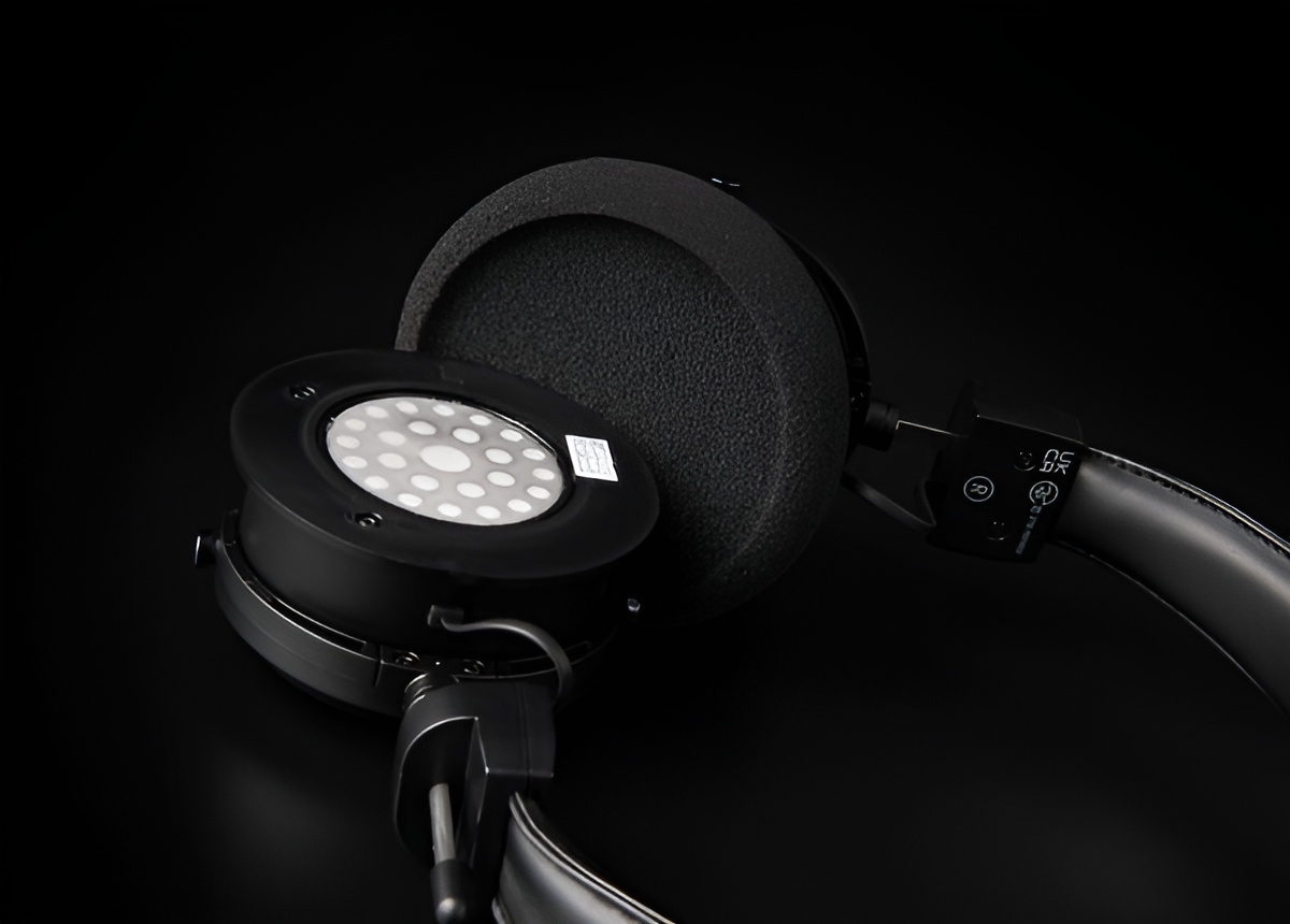 The 44mm unit has been redesigned with a magnetic circuit, voice coil, and diaphragm almost entirely redesigned.