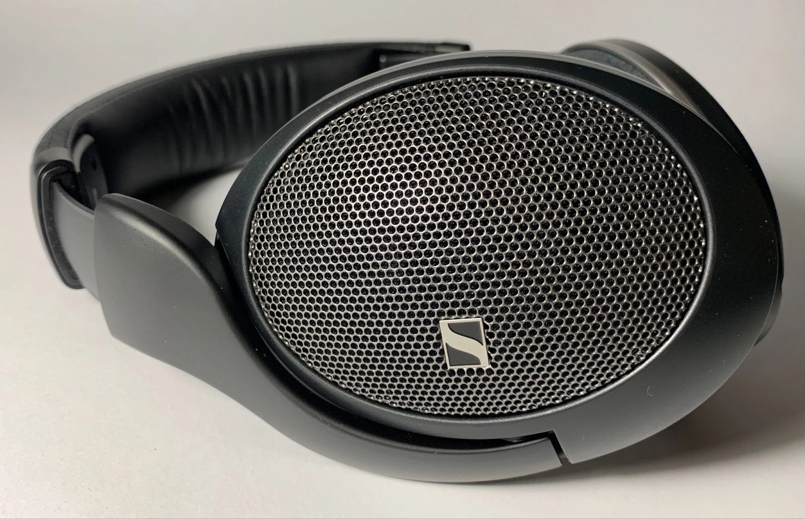 The best wired full-size headphones that impressed me in 2025 were the Sennheiser HD 550.