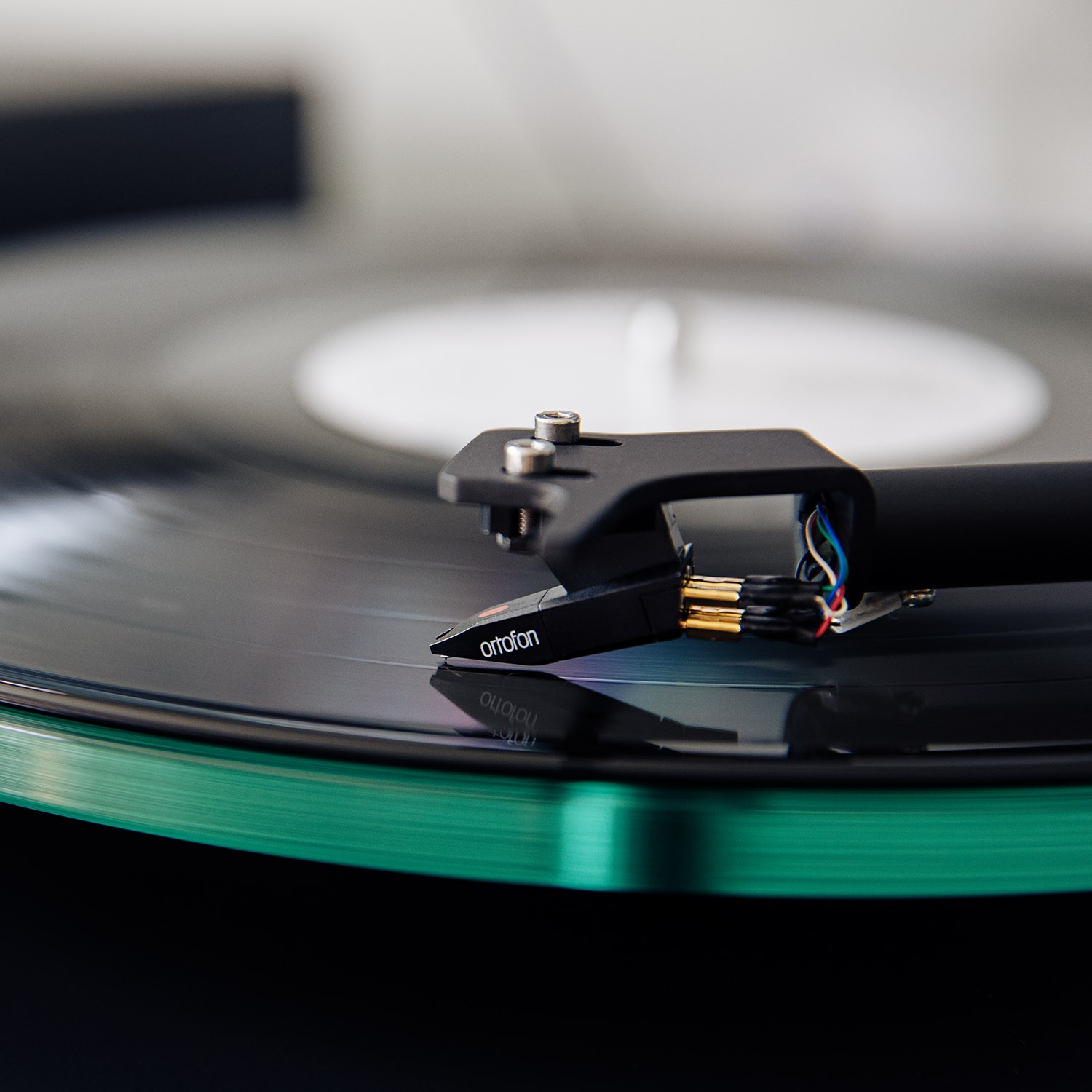 It comes with a good Ortofon OM10 Moving Magnet pickup that is mounted and ready to use from the factory. When the needle is worn out, you can buy a new needle module separately, saving you time, money and effort.