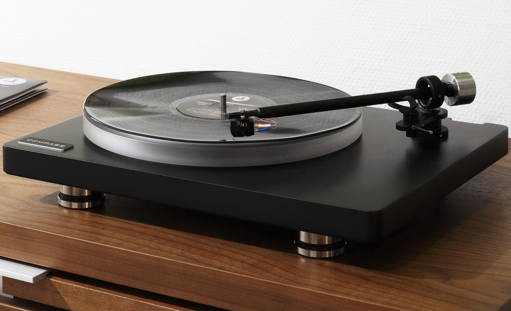 Clearaudio_compass_on_loc_7042.jpg