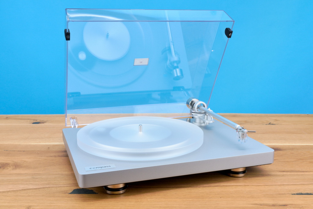 clearaudio-compass-vorderseite-3-seiten-rechts-abdeckung-offen-1080x720.jpg