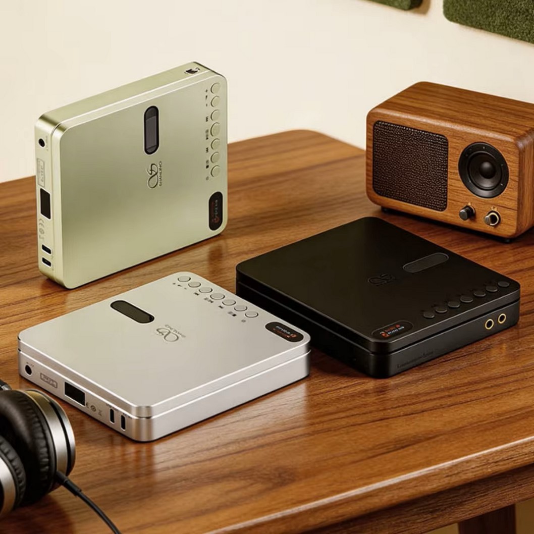 A true hybrid, the EC Play combines classic disc playback with wireless and USB DAC performance