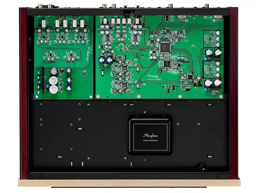 Internally, the Accuphase DG-78 retains three operating modes: Voicing, Equalizer, and Analyzer, which combines DSP room correction, manual tuning, and real-time frequency response monitoring.