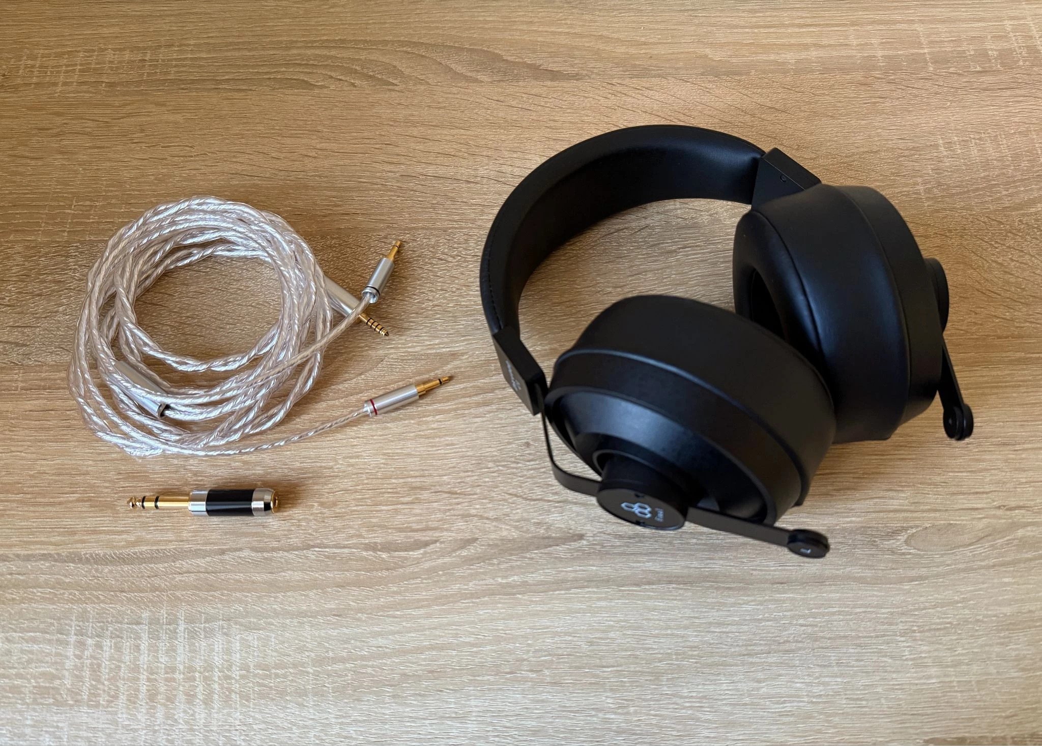 The DX4000CL proves closed-back headphones can still sound expansive, layered and beautifully immersive.