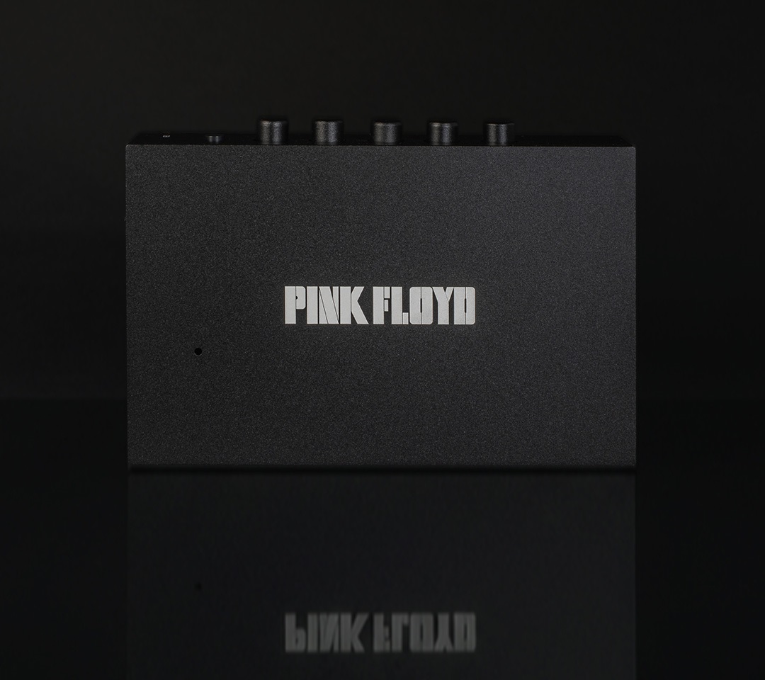 We Are Rewind WE-001 Pink Floyd Edition Brings The Dark Side of the Moon Back to Cassette 9 We Are Rewind WE-001 Pink Floyd Edition portable cassette player with The Dark Side of the Moon themed cassette