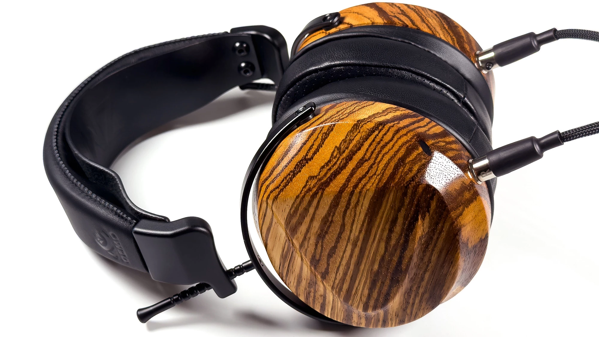 ZMF Caldera Closed Brings Planar Ambition to a Sealed Flagship 8 ZMF Caldera Closed flagship closed-back planar headphones with wooden ear cups